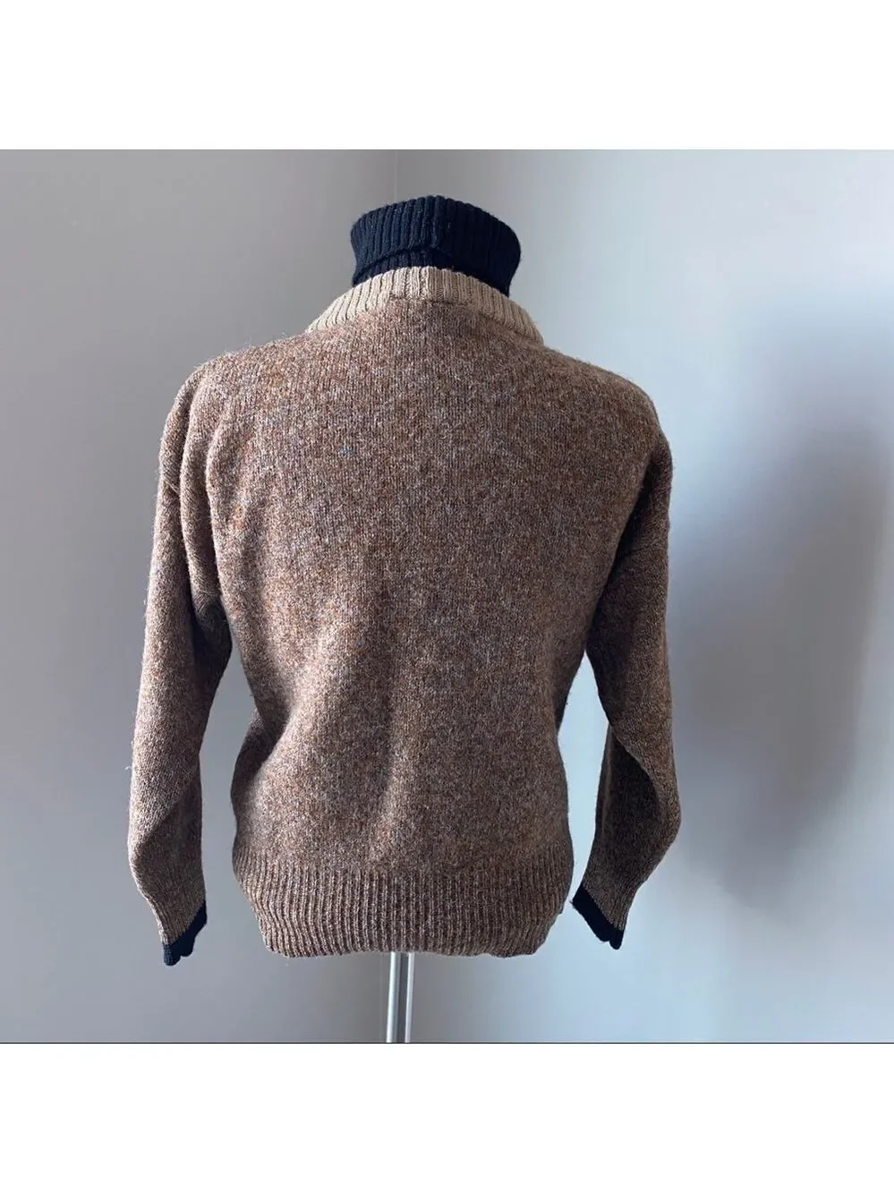 VINTAGE Richard & co. 100% Wool Turtleneck Sweater Brown Sz M - Picture 2 of 5